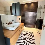 In A Modern With A Private Pool In ヴィラ *