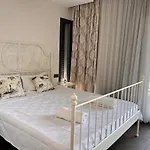 ヴィラ In A Modern With A Private Pool In