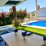 In A Modern With A Private Pool In ヴィラ