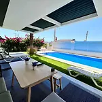 ヴィラ In A Modern With A Private Pool In *