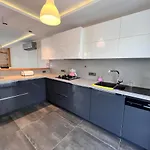 In A Modern With A Private Pool In ヴィラ