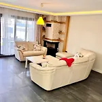 In A Modern With A Private Pool In * Çeşme