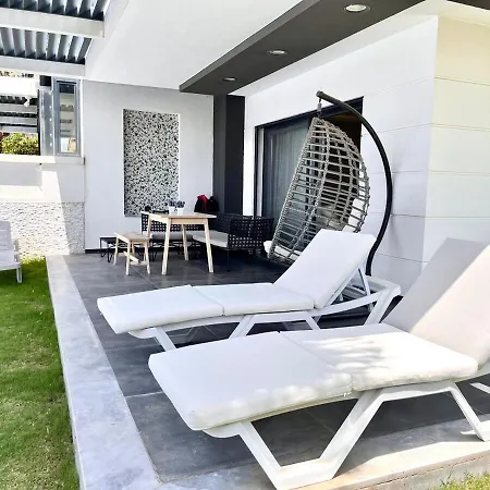 In A Modern With A Private Pool In ヴィラ *