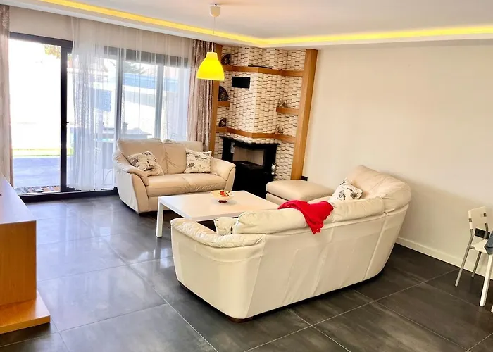 In A Modern With A Private Pool In * Cesme