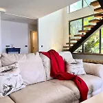 빌라 In A Modern With A Private Pool In *