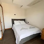 In A Modern With A Private Pool In 빌라 *