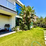 빌라 In A Modern With A Private Pool In