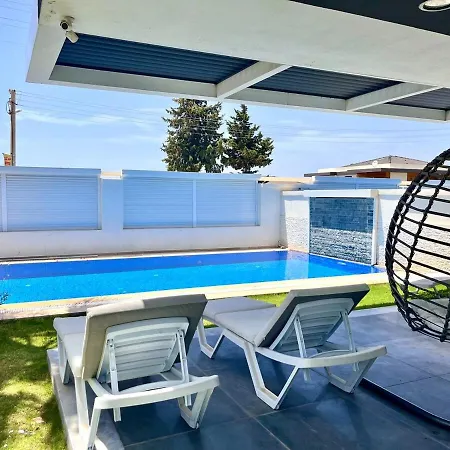 In A Modern With A Private Pool In *