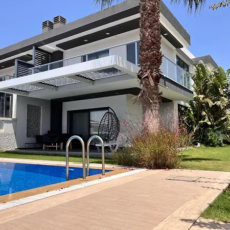 In A Modern With A Private Pool In Çeşme
