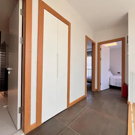 In A Modern With A Private Pool In וילה *