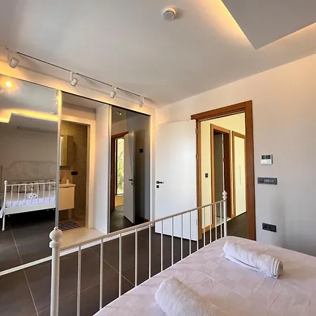 וילה In A Modern With A Private Pool In *