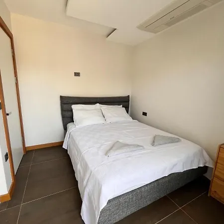 In A Modern With A Private Pool In וילה *