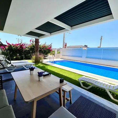 וילה In A Modern With A Private Pool In *