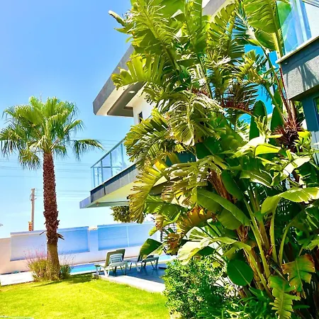 In A Modern With A Private Pool In Çeşme