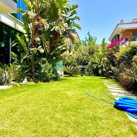 In A Modern With A Private Pool In וילה