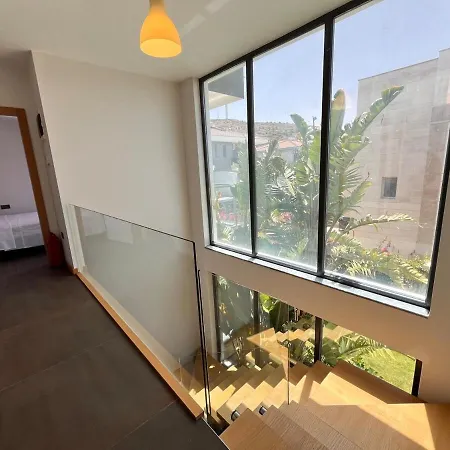 In A Modern With A Private Pool In וילה