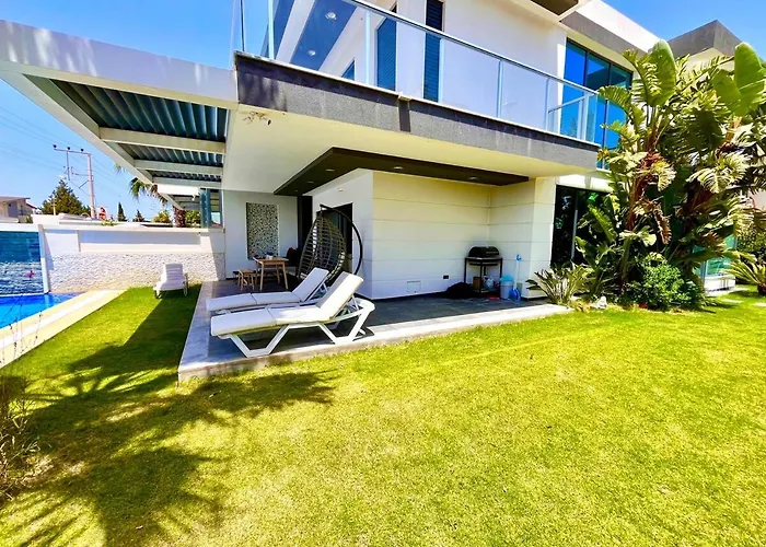 别墅 In A Modern With A Private Pool In