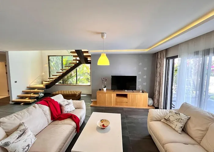 In A Modern With A Private Pool In * Çeşme