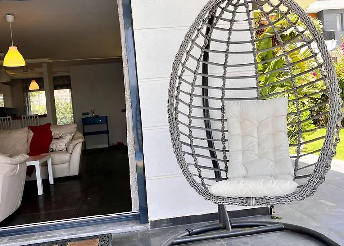 别墅 In A Modern With A Private Pool In Çeşme