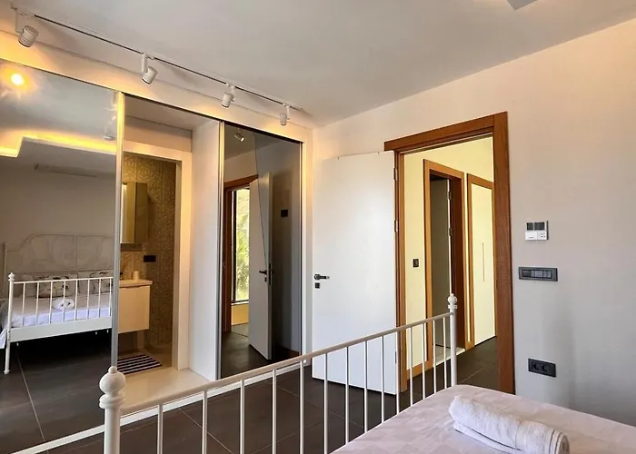 别墅 In A Modern With A Private Pool In *