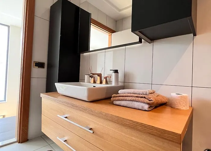 别墅 In A Modern With A Private Pool In Çeşme