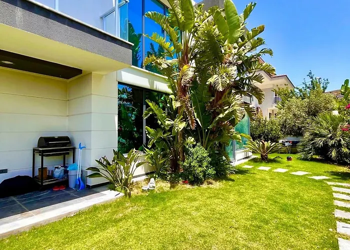 别墅 In A Modern With A Private Pool In